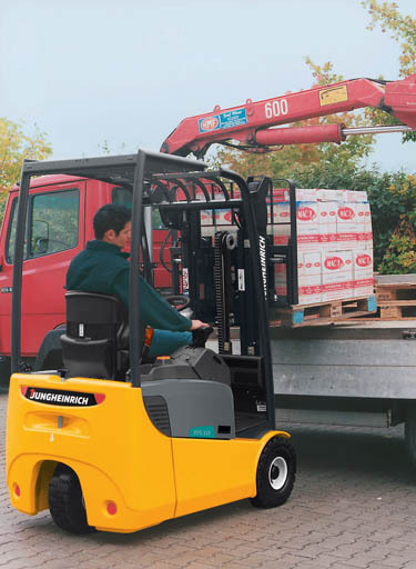 feature picture of Jungheinrich Small 3-Wheel Pneumatic Forklift