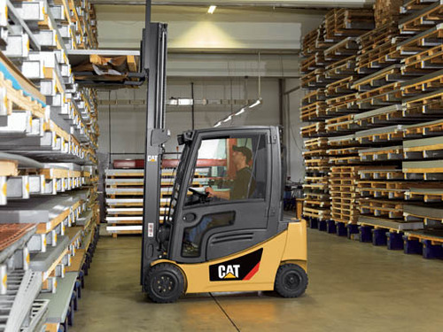 CAT Forklift - 3,000-4,000 Capacity lb Electric Pneumatic Tire Studio