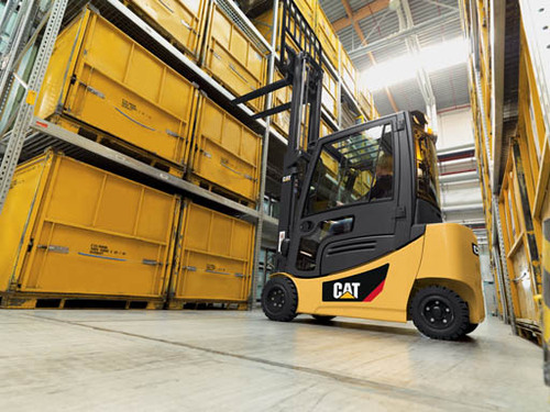 CAT Forklift - 3,000-4,000 Capacity lb Electric Pneumatic Tire Studio