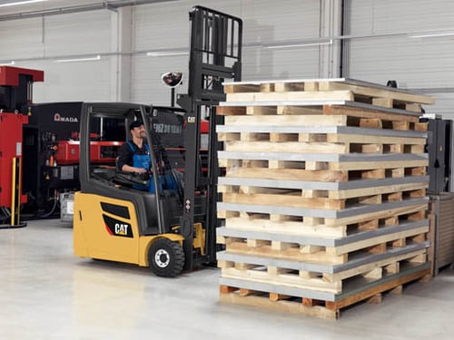CAT Forklift - 2,500-4,000 Capacity lb 3-Wheel Pneumatic Tire Studio