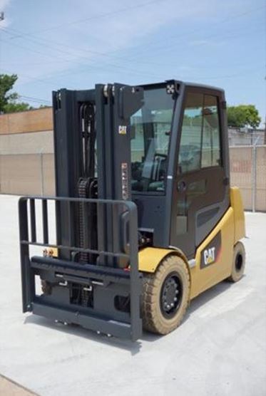 CAT Forklift 7,000-11,000 Capacity lb 4-Wheel Pneumatic Tire