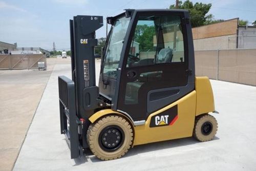 CAT Forklift 7,000-11,000 Capacity lb 4-Wheel Pneumatic Tire