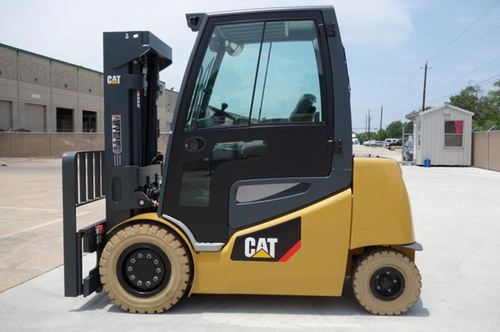 CAT Forklift 7,000-11,000 Capacity lb 4-Wheel Pneumatic Tire