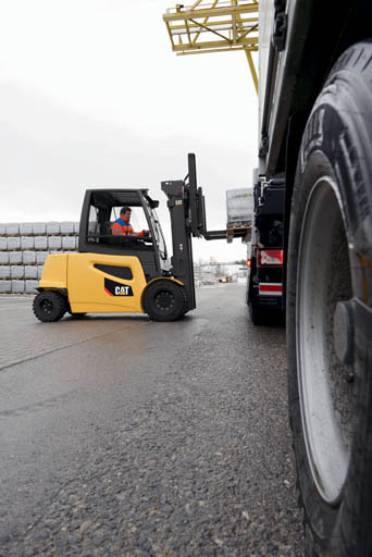 CAT Forklift 7,000-11,000 Capacity lb 4-Wheel Pneumatic Tire