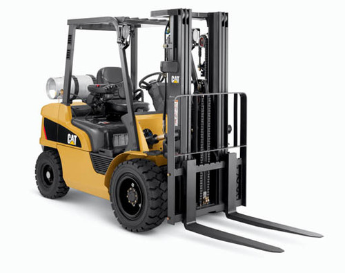 6,000 lb capacity internal combustion pneumatic tire forklift rental from Fallsway