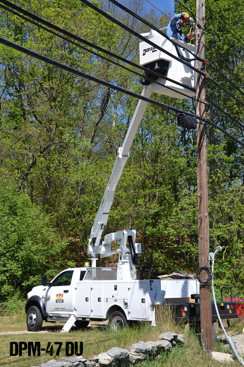 Dur-A-Lift Telescopic Articulating Material Handling Bucket Truck  DPM Series Action Shot 2