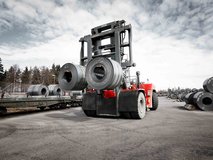 Kalmar Super-Heavy Diesel Pneumatic Forklift